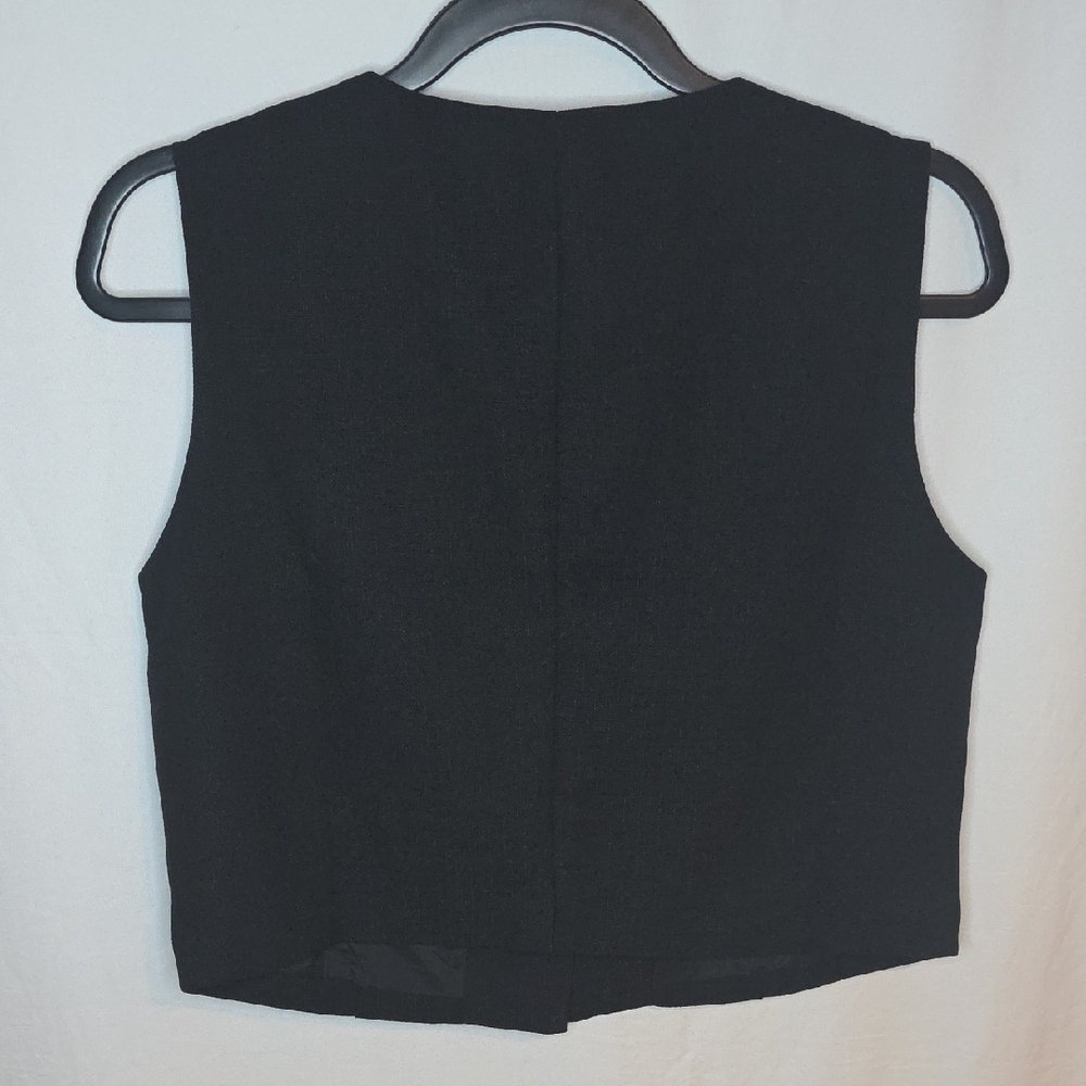 Elegant Black Sleeveless Top with Gold Buttons - Picture 2 of 3